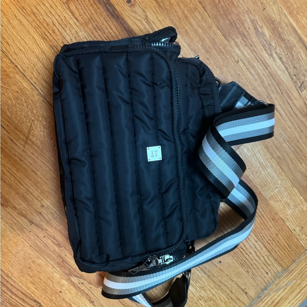 Think Rolyn Voyager Travel Bag